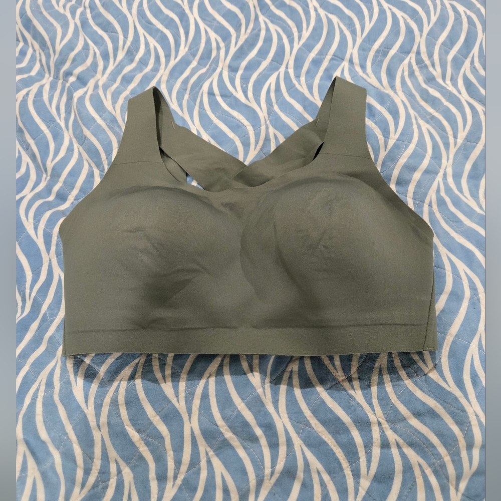 lululemon athletica Olive Sports Bra